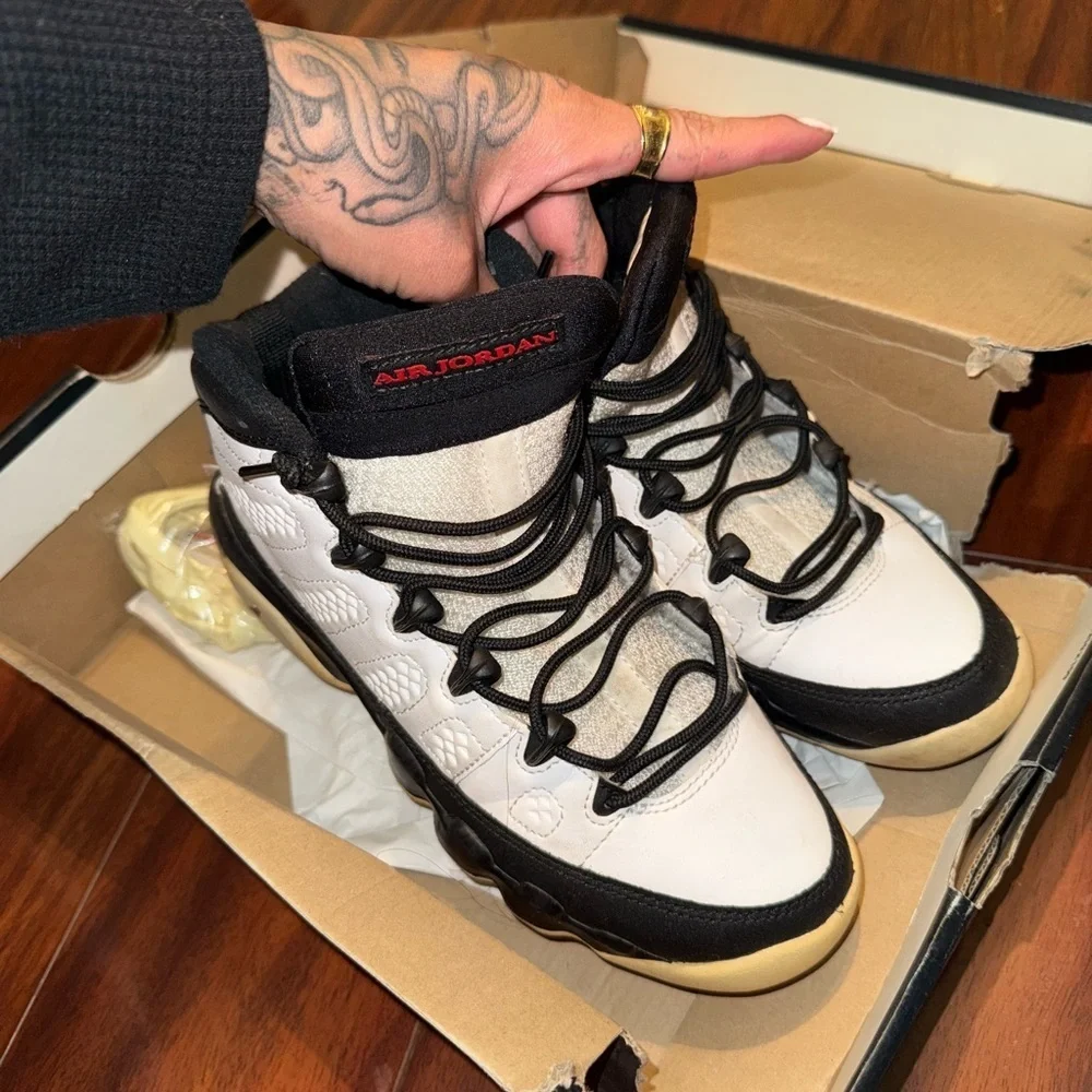 Jordan9 kids White and Black Sneakers